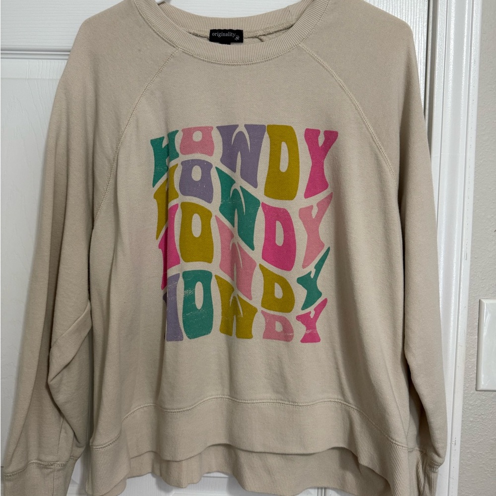 Beige Crewneck with Colorful 'Howdy' Print